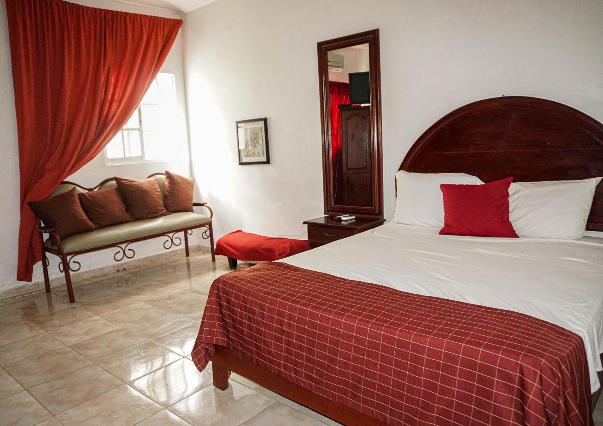 Hotel Nuevo Amanecer El Catey Екстер'єр фото